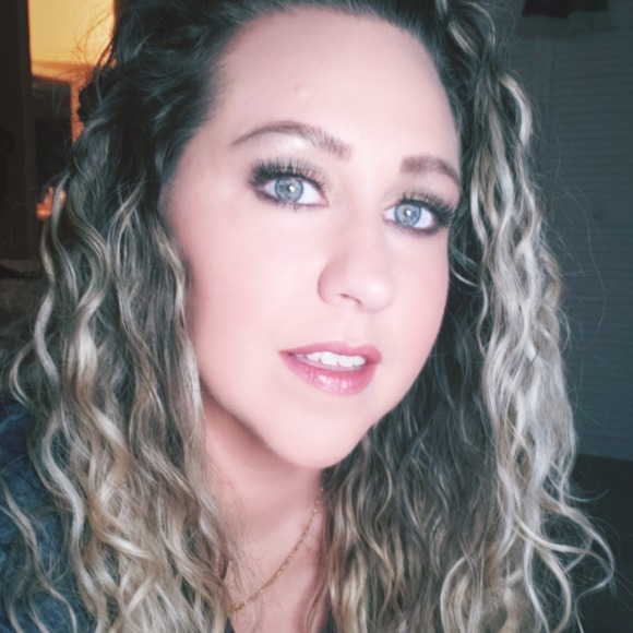 Meet your Posher, Paula - Picture 1 of 1